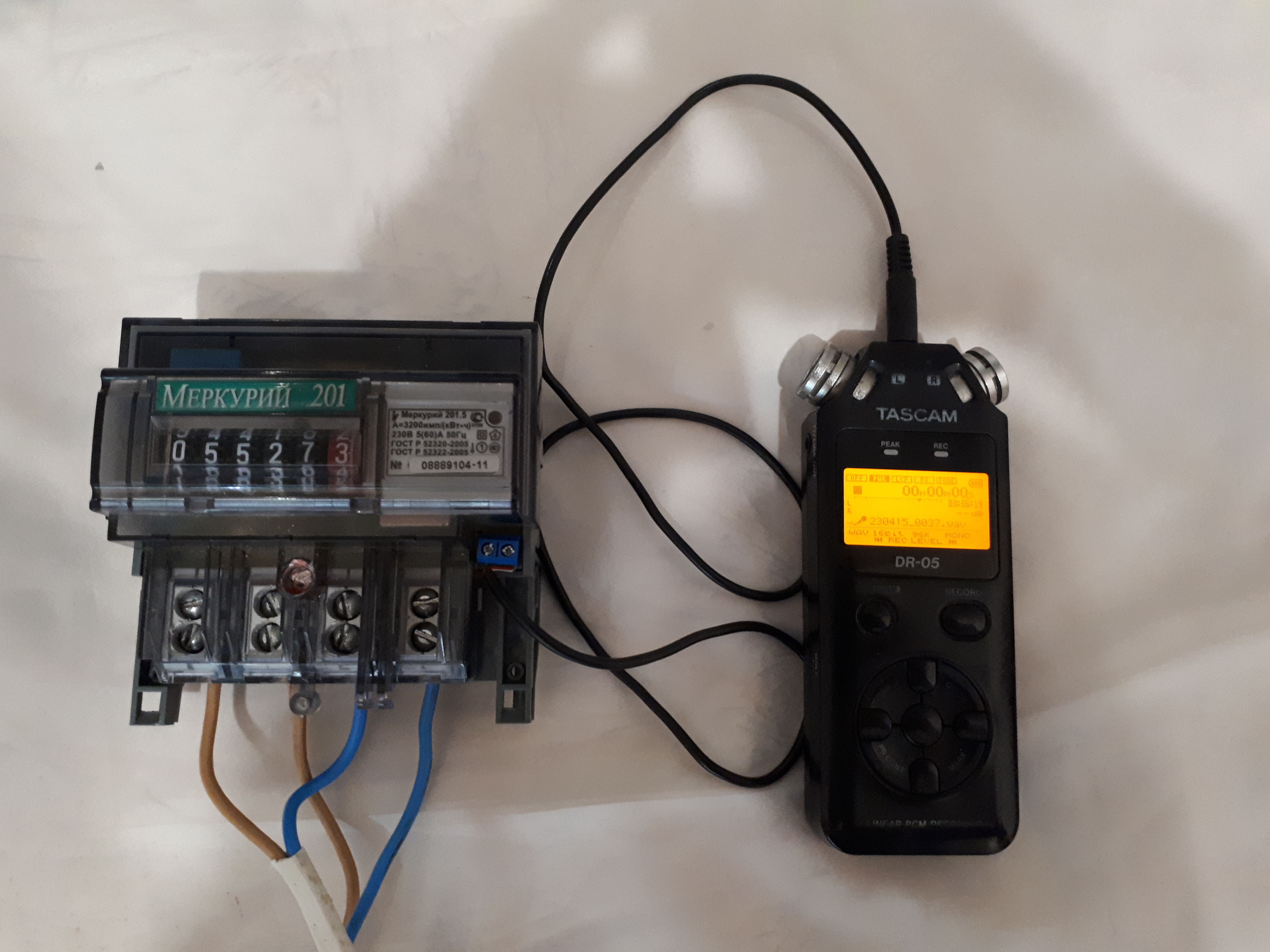Аудиорекордер, подключенный к импульсному выходу электросчётчика