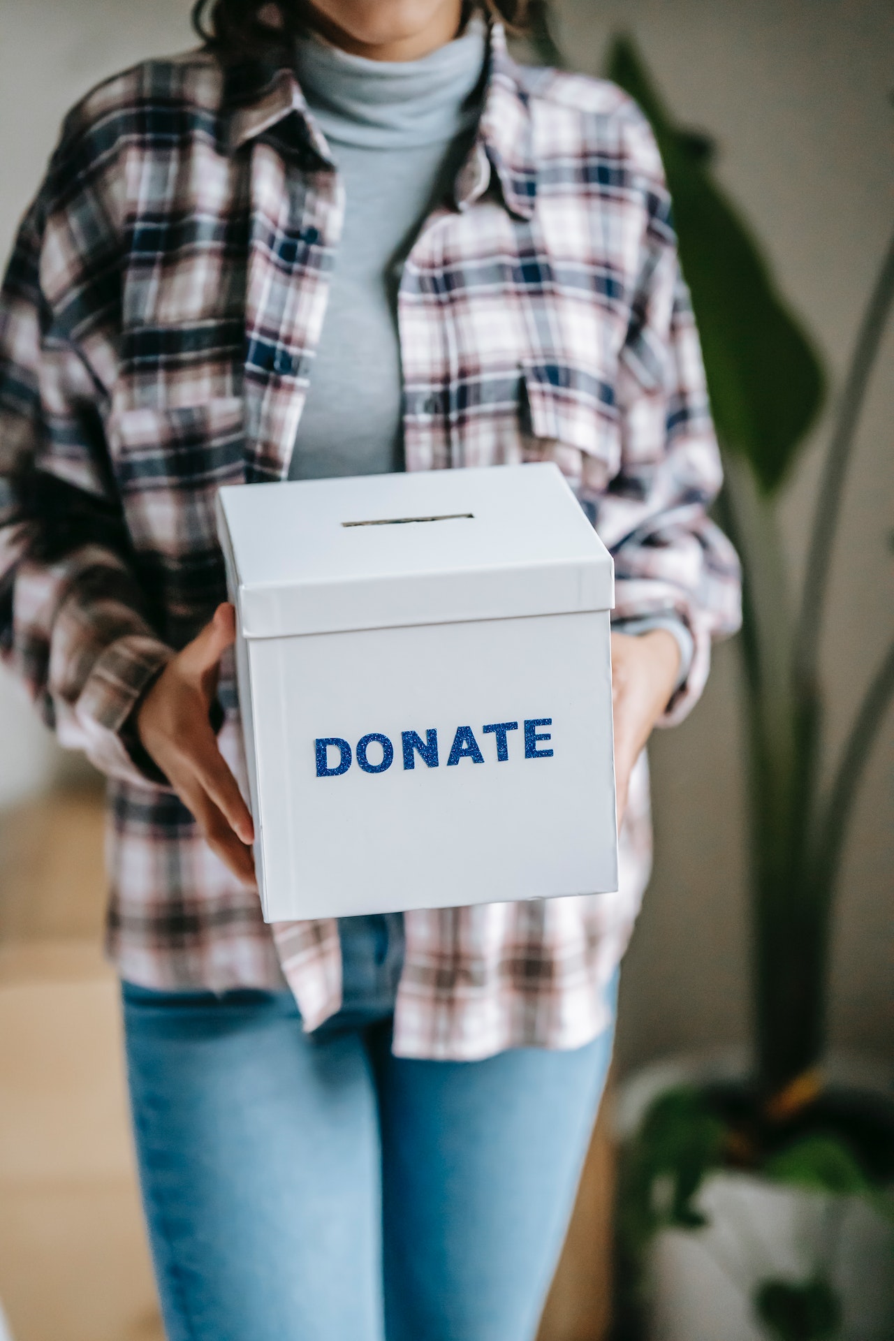 https://www.pexels.com/photo/woman-holding-box-with-inscription-donate-in-light-room-6347730/