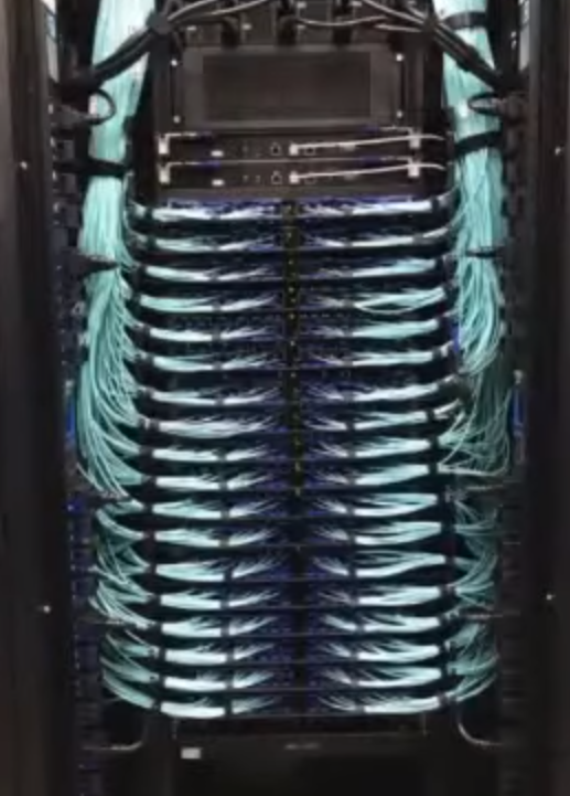 Сетевой коммутатор суперкомпьютера Tesla, скриншот видеопрезентации