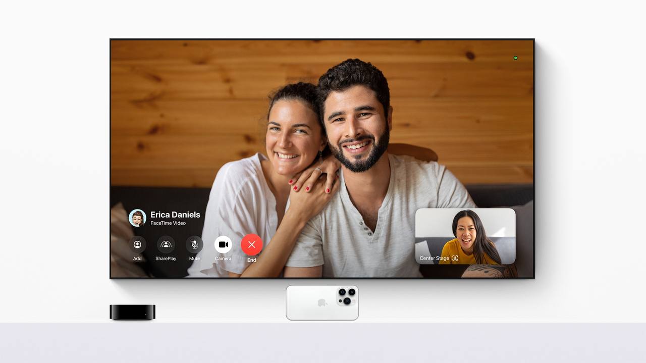 Сейчас общаться с помощью FaceTime на tvOS можно только если подключить к телеприставке iPhone, а в будущем, похоже, это можно будет сделать со встроенной камерой.