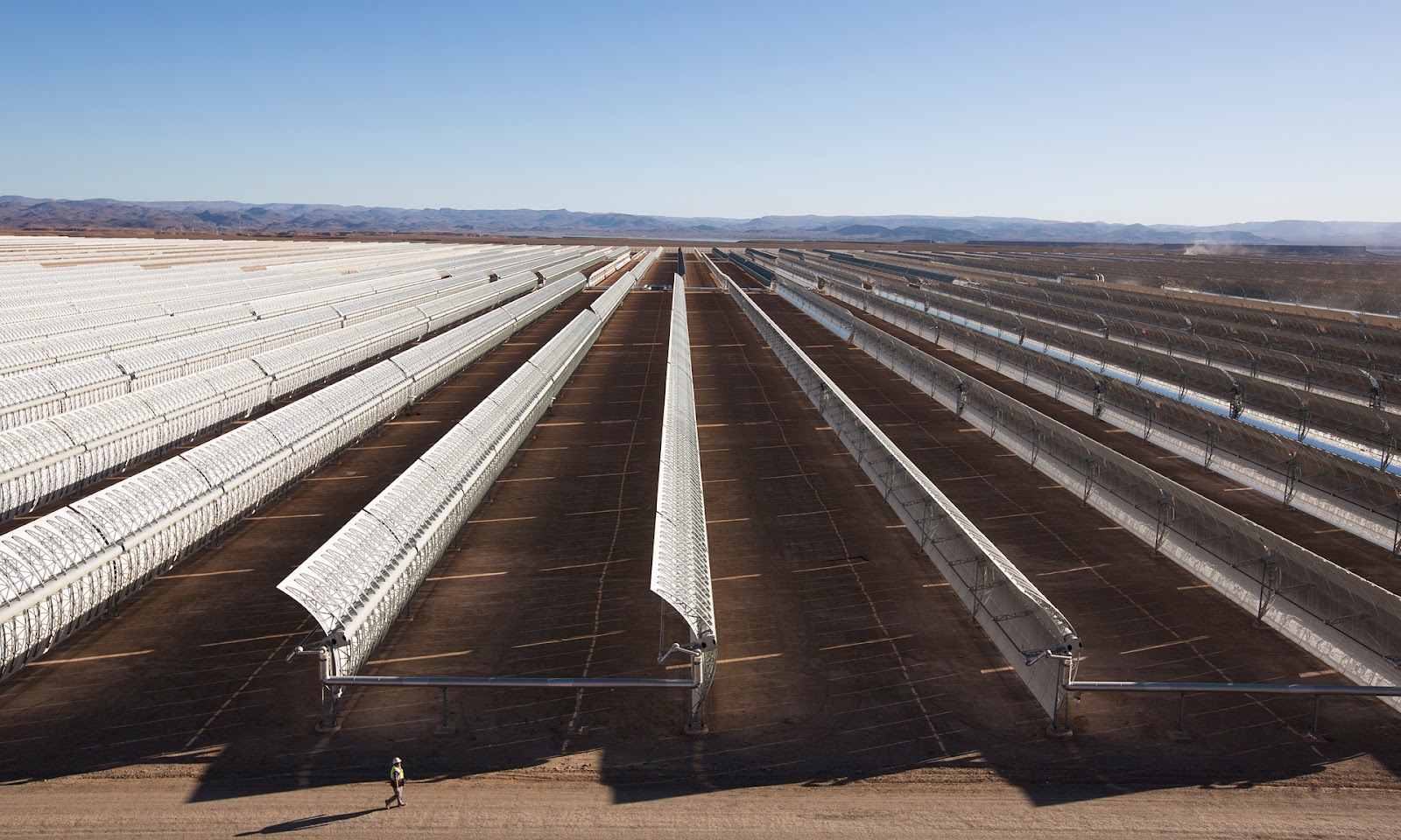 СЭС Уарзазат – крупнейшая солнечная станция в мире (Марокко, 580 МВт)