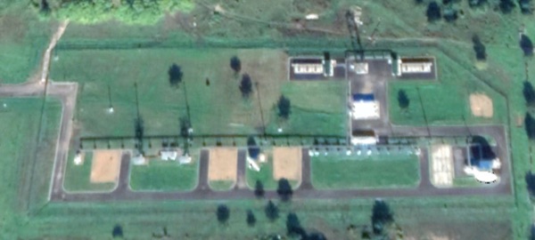 Изображение Google Earth того, что, вероятно, является площадкой 8282/5 на НИП-4 недалеко от Енисейска (снимок сделан 20 мая 2019 г.).