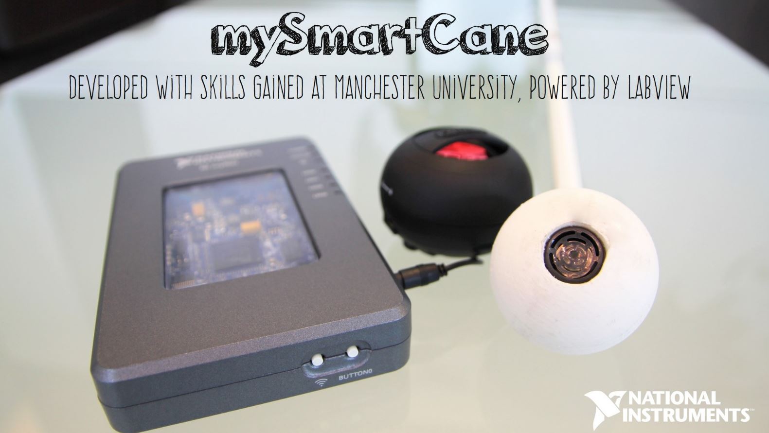 Устройство под названием mySmartCane представляет собой сферический наконечник трости с ультразвуковым датчиком расстояния. Датчик подключен к вычислительной платформе NI myRIO, которая переводит показания датчика в звуковой сигнал, подаваемый в наушники пользователя. 