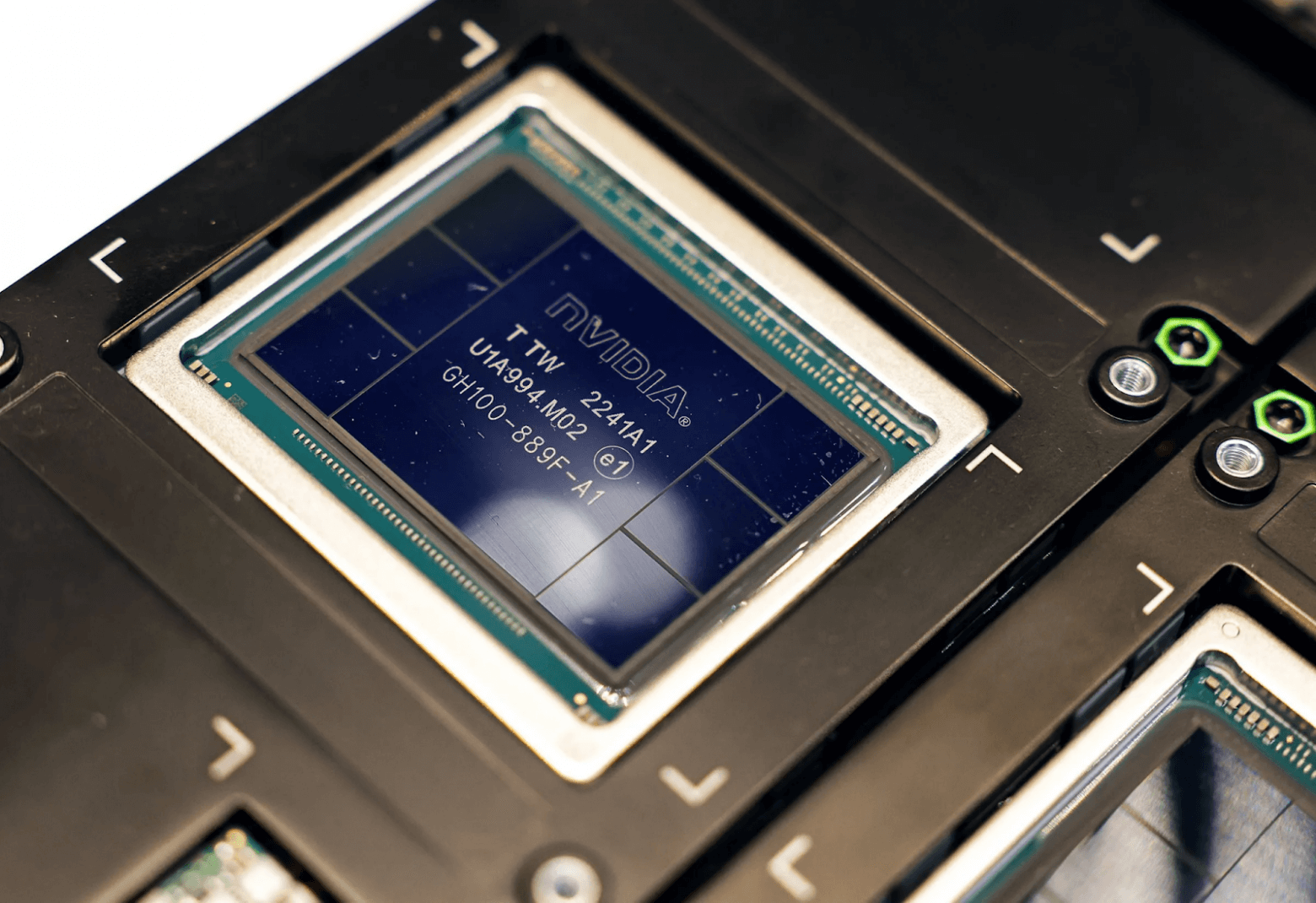 Крупный план синего микрочипа Nvidia