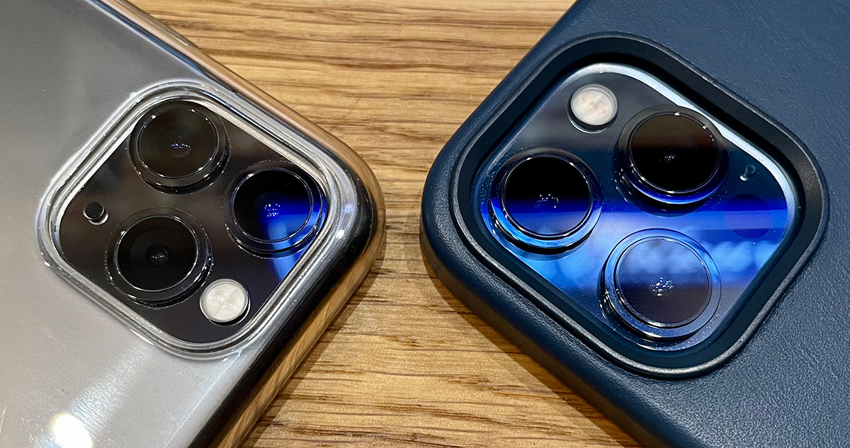 iPhone 11 Pro Max слева, 12 Pro Max справа