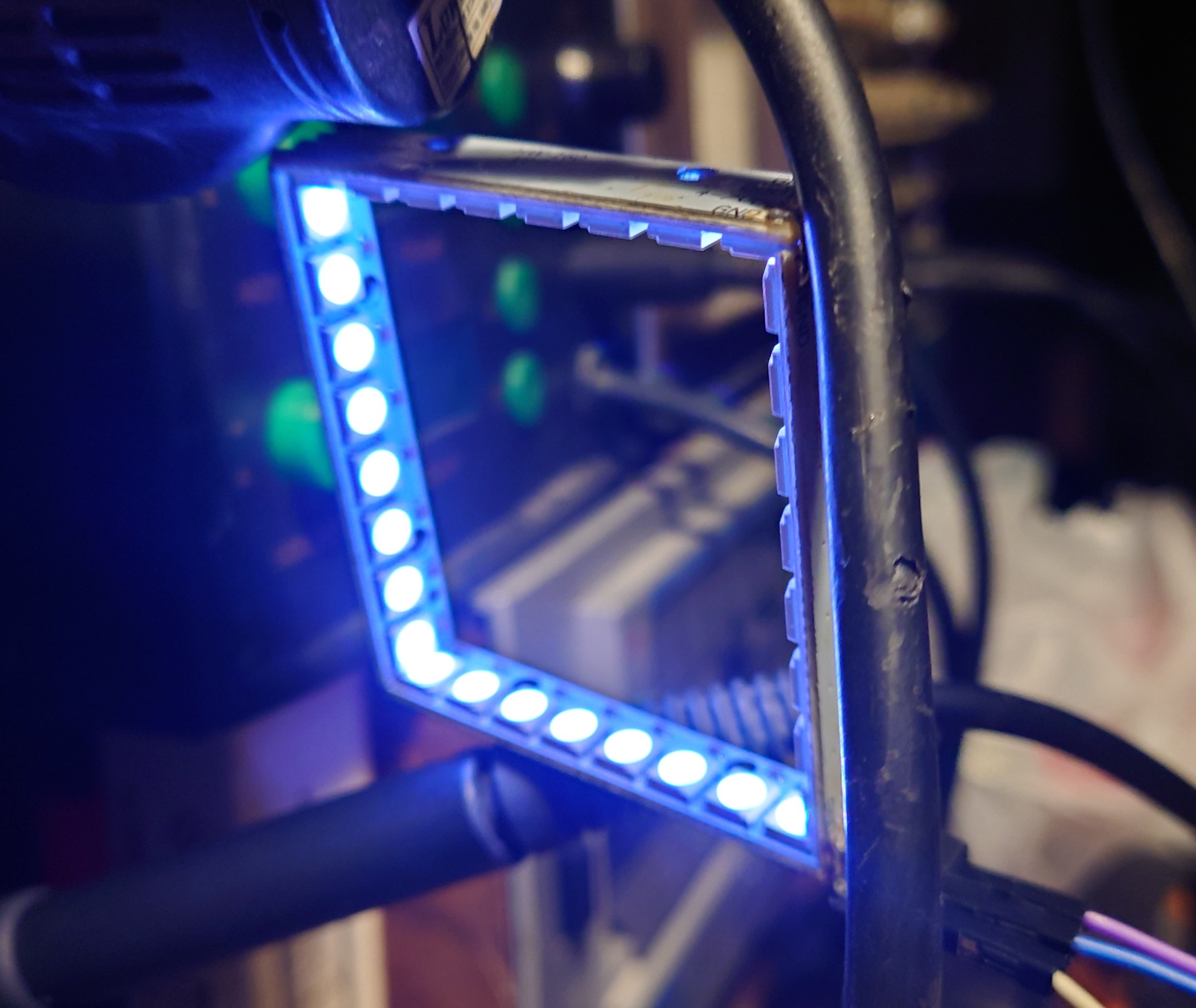 Примерно такой уровень яркости при параметрах RGB 0x02, 0x02, 0x02. Я считаю что это слишком ярко