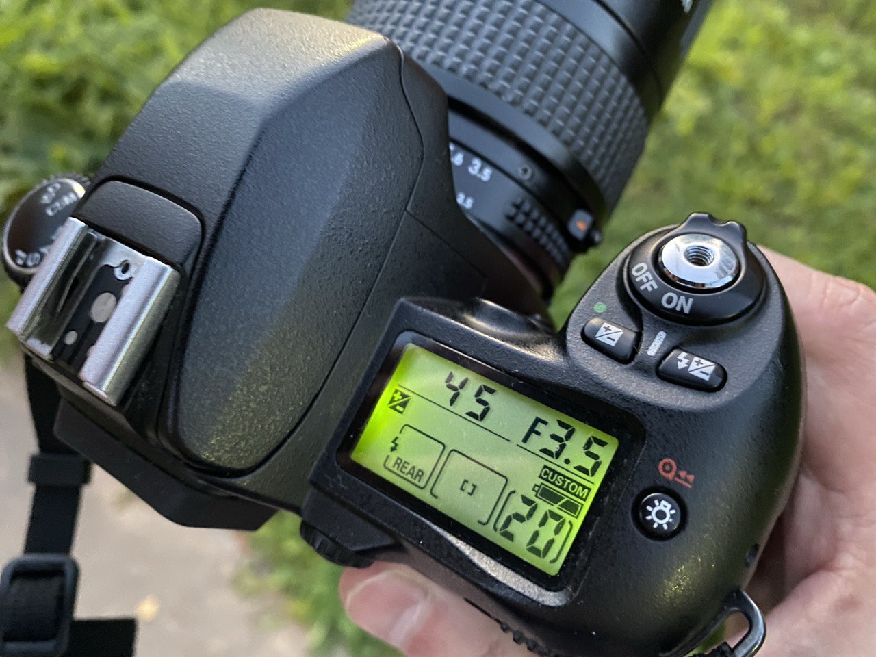 Nikon F80 — почти профессиональная плёночная камера за немного
