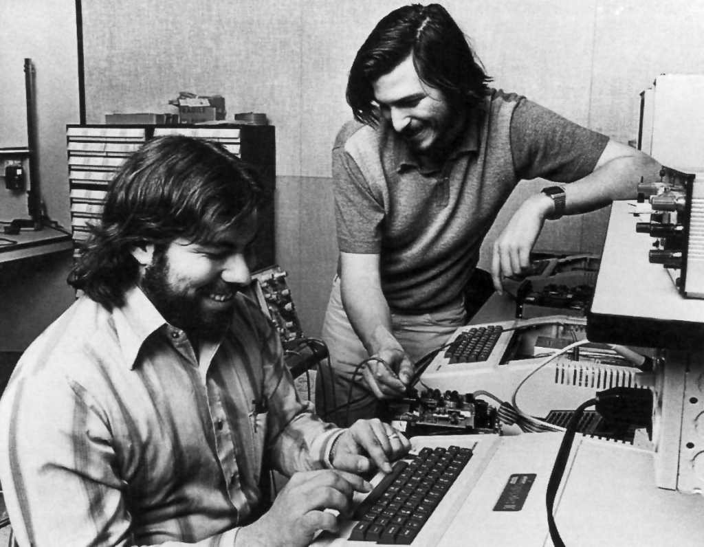 Стив Джобс и Стив Возняк — компаньоны и сооснователи компании Apple/Getty Images