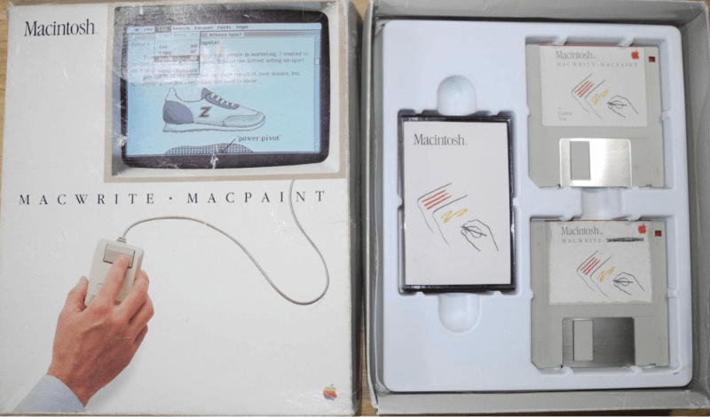 Комплект программного обеспечения Apple MacWrite и MacPaint в оригинальной коробке с аудиокассетой в футляре, оригинальными дискетами и комплектом руководств 