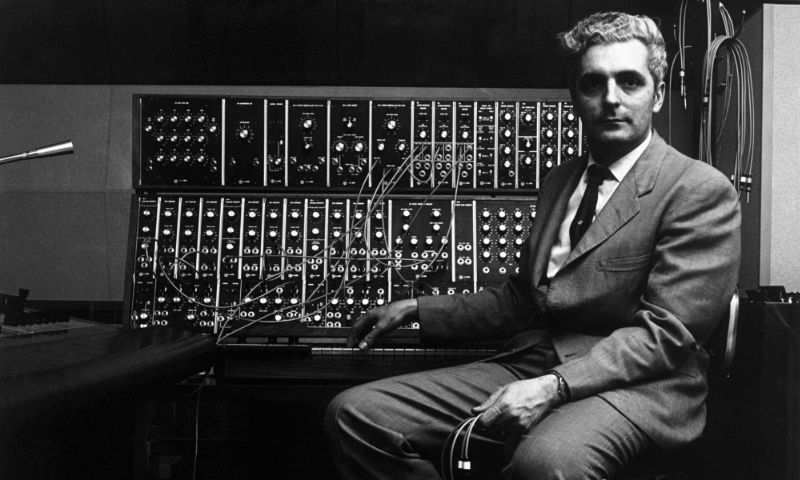 Роберт Муг и его первый аналоговый синтезатор System 55