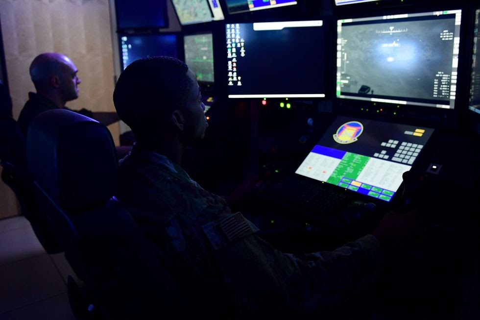 Дистанционно-пилотируемый самолет имитирует полеты экипажей в кабине MQ-9 Reaper на базе ВВС Крич, штат Невада. Сентябрь 2019 года