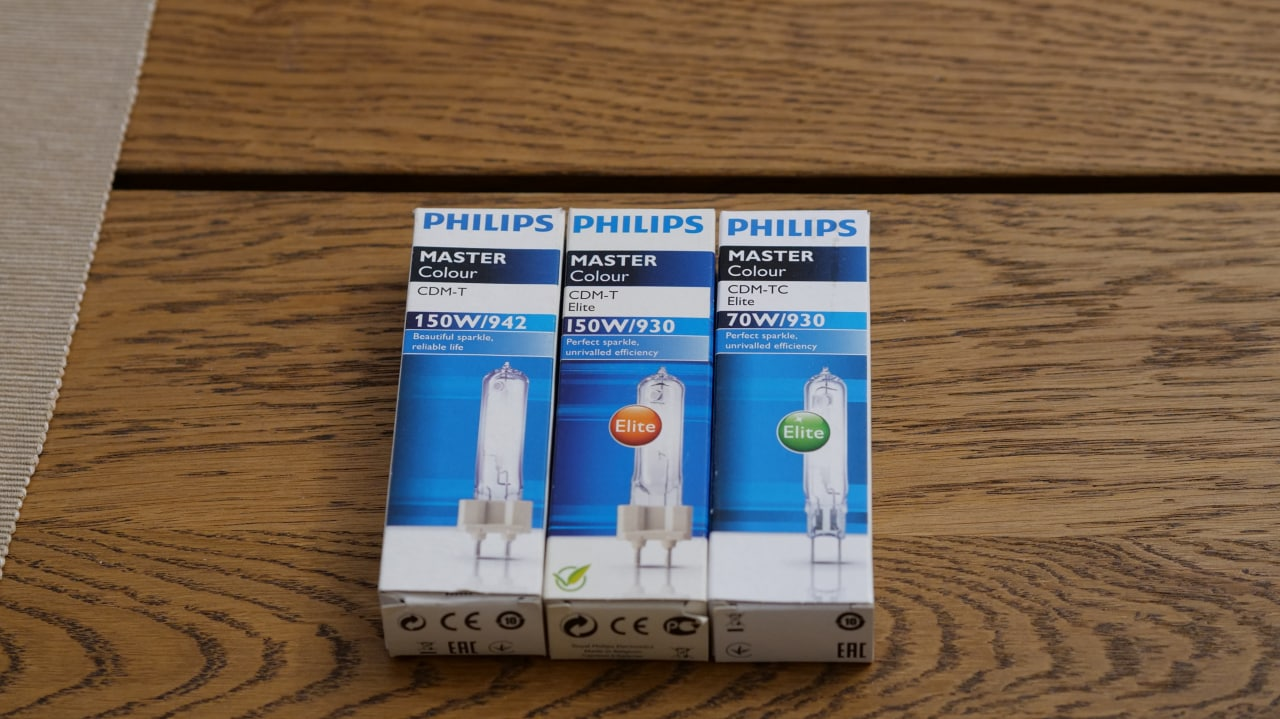 Philips - улучшенное третье поколение справа. 3-е поколение с красным значком "elite" имеет некоторые недочёты
