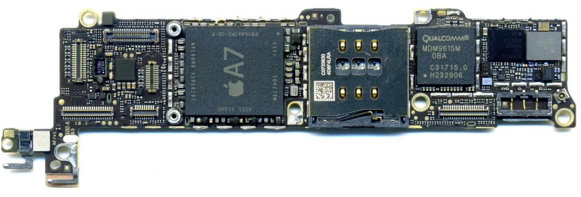 Плата Apple iPhone 5S с модемом Qualcomm MDM9615 и радиочастотным трансивером Qualcomm WTR1605L (справа, источник ifixit.com)