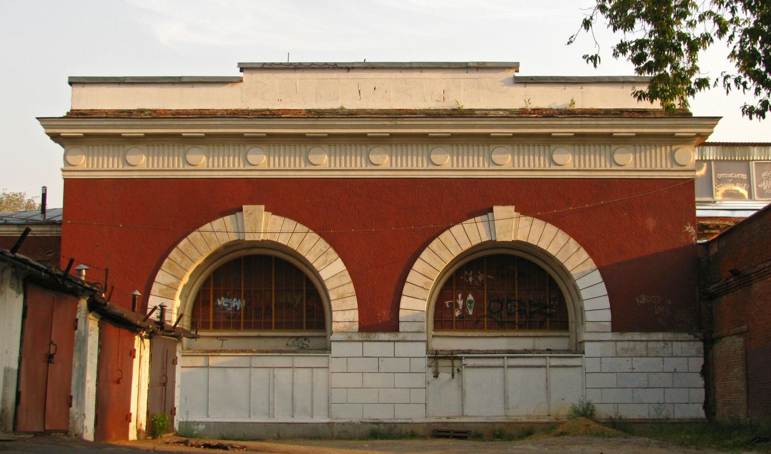 Бывший вестибюль бывшей ПервомайскойФото автора, 2010 г.