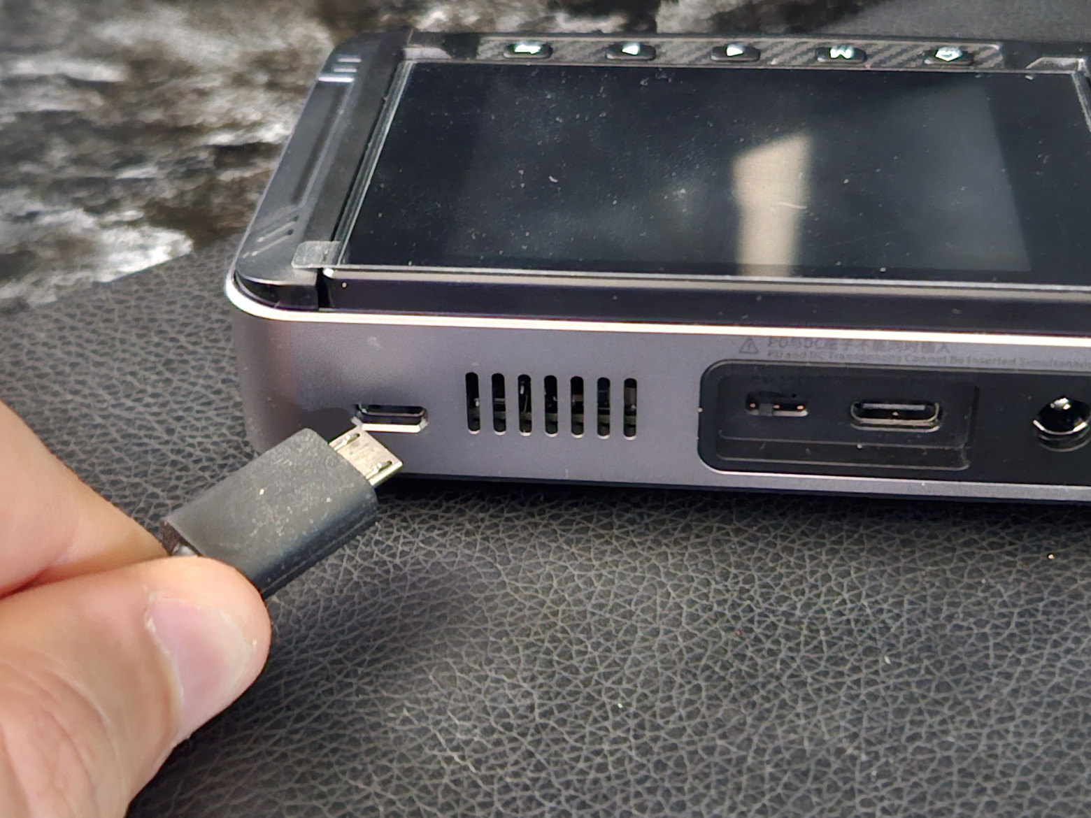 Порт micro-usb на устройстве