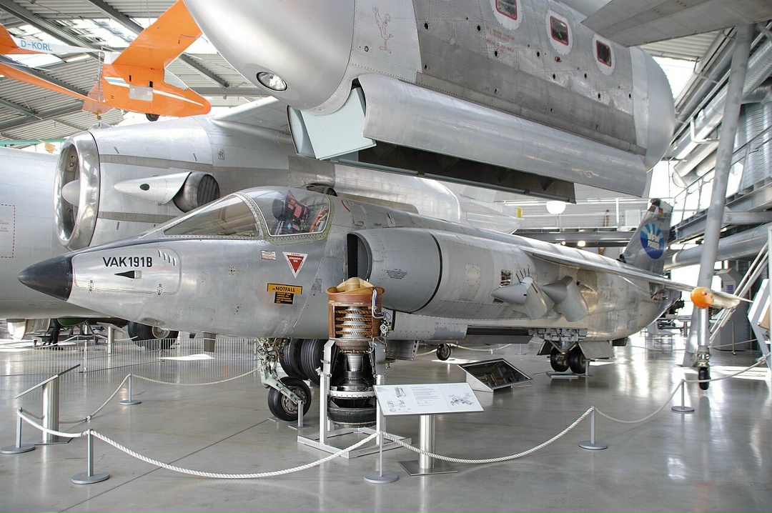 VFW VAK-191B получил более традиционные для СВВП движки с коленчатыми соплами VFW VAK-191B получил более традиционные для СВВП движки с коленчатыми соплами