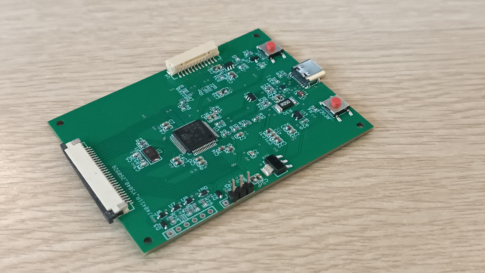 Собранная вторая ревизия адаптера MSI GS75. Помимо STM32F411RET6 и разъёмов подключения клавиатуры, на плате предусмотрены кнопки BOOT и RESET для удобного перехода в режим программирования через USB. Также переработаны цепи питания и добавлены интерфейсы для дальнейшего расширения. Собранная вторая ревизия адаптера MSI GS75. Помимо STM32F411RET6 и разъёмов подключения клавиатуры, на плате предусмотрены кнопки BOOT и RESET для удобного перехода в режим программирования через USB. Также переработаны цепи питания и добавлены интерфейсы для дальнейшего расширения.