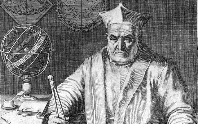 С 1580-х Христофор Клавиус станет хорошим другом Галилея и будет защищать его и от проблем с католической церковью, и от астрономов-недоброжелателей, которые станут обвинять его в галлюцинациях за открытие четырёх крупнейших спутников Юпитера. Но гелиоцентрическую схему так и не примет. При этом в своё время Клавиус считался самым крупным астрономом Европы, тогда как Галилей считался фигурой несколько спорной и сомнительной.