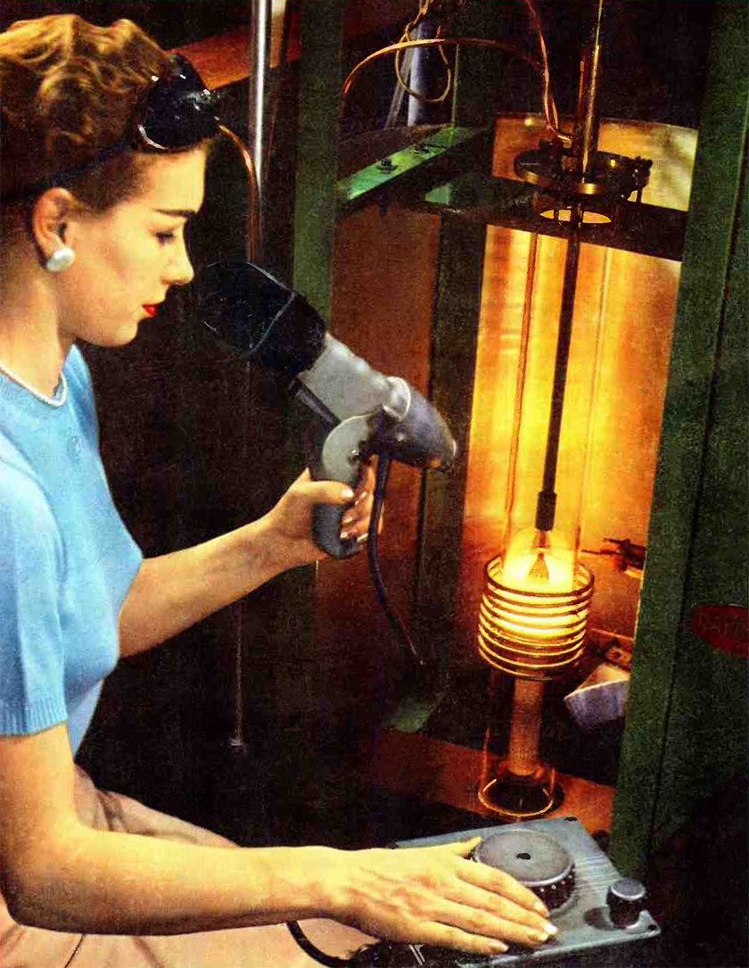 Выращивание монокристалла кремния методом Чохральского, 1956