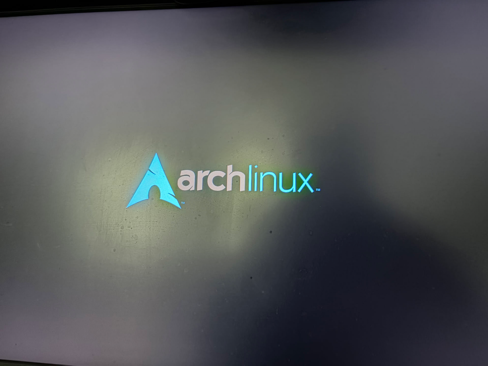 Arch Linux загружается из подписанного UKI-файла Arch Linux загружается из подписанного UKI-файла