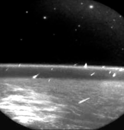 Метеорный поток Леонид 1997 года, вид из космоса.