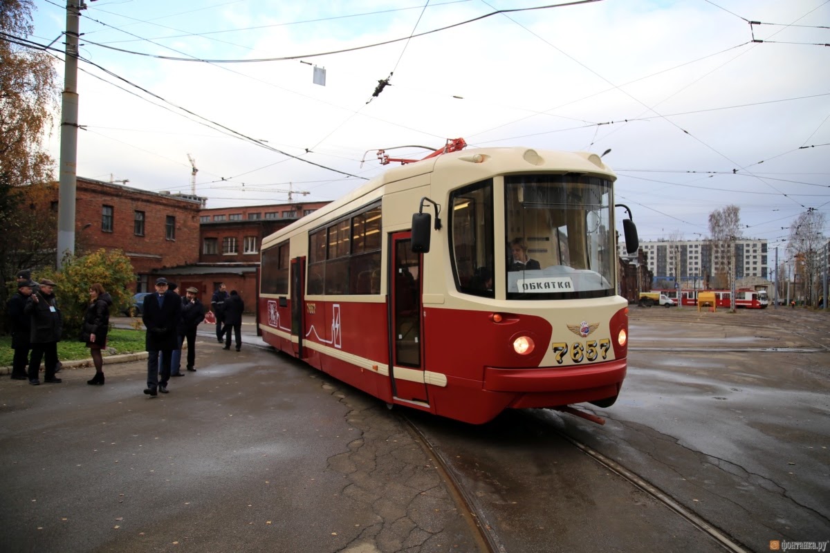Экспериментальный трамвай на водороде (фото: fontanka.ru)