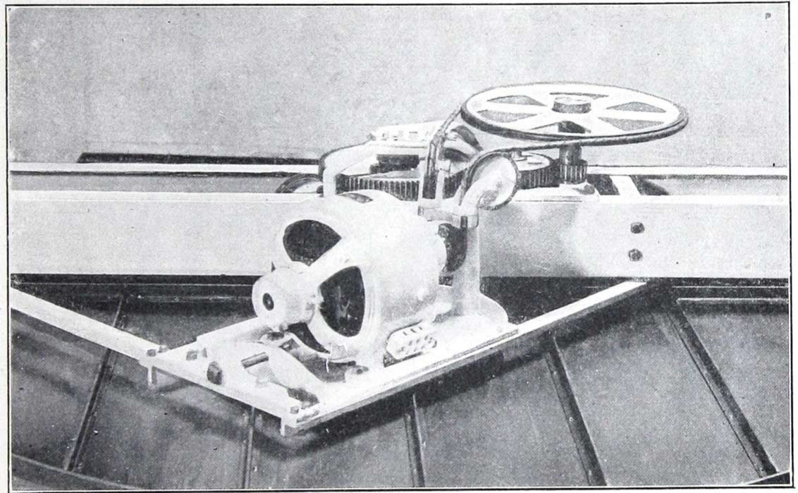 Электродвигатель, который Ван Каннел предлагал устанавливать в револьверные двери