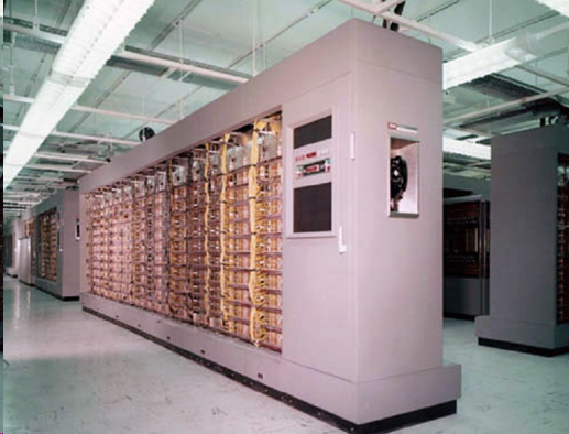 IBM AN/FSQ-7 с системой внутренней связи 