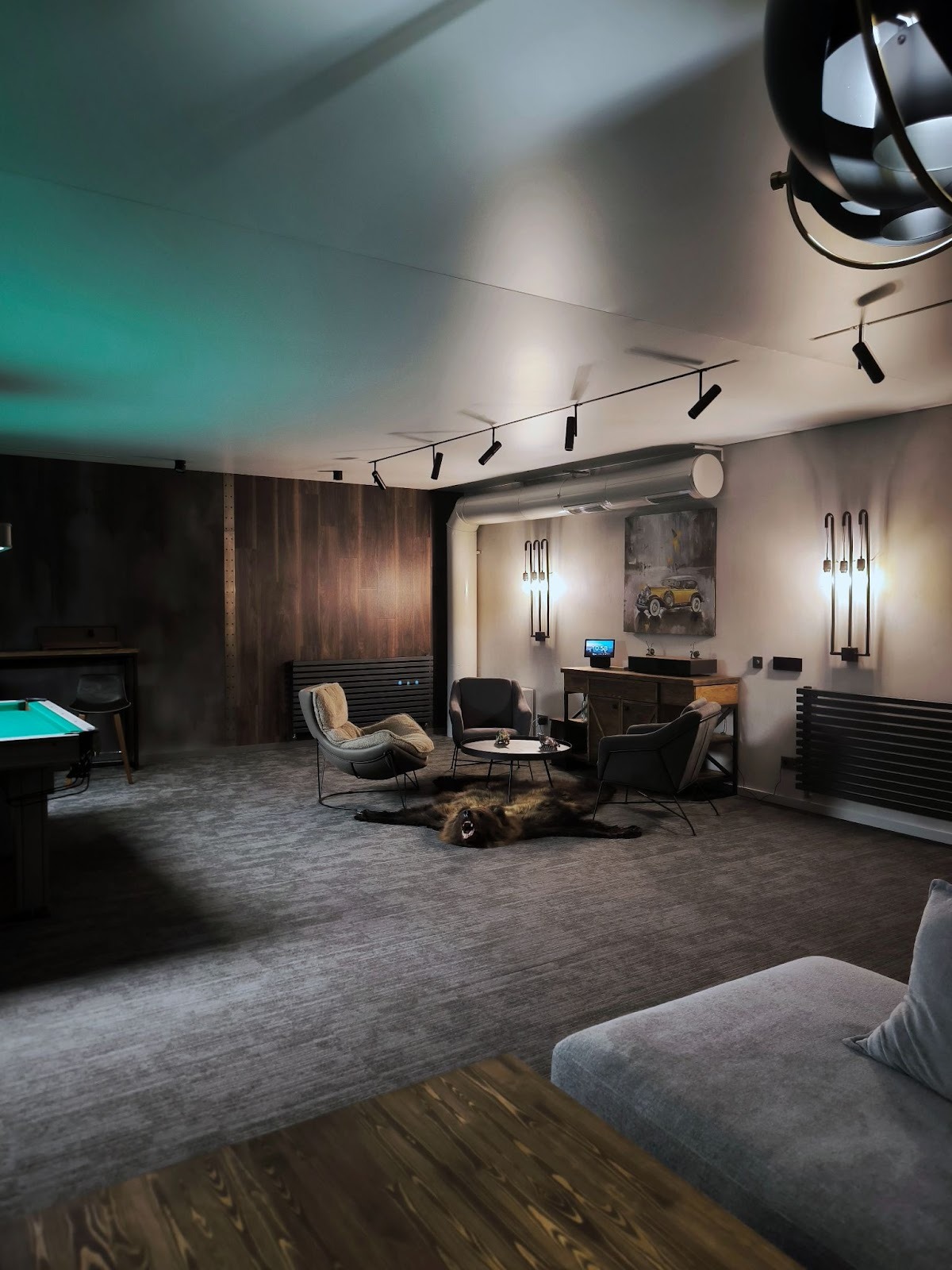 Здесь довольно много групп освещения