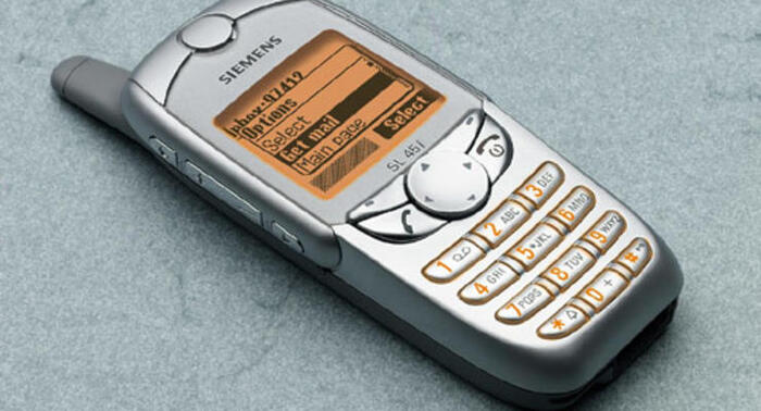 Siemens SL45i — один из первых телефонов с поддержкой Java-приложений.