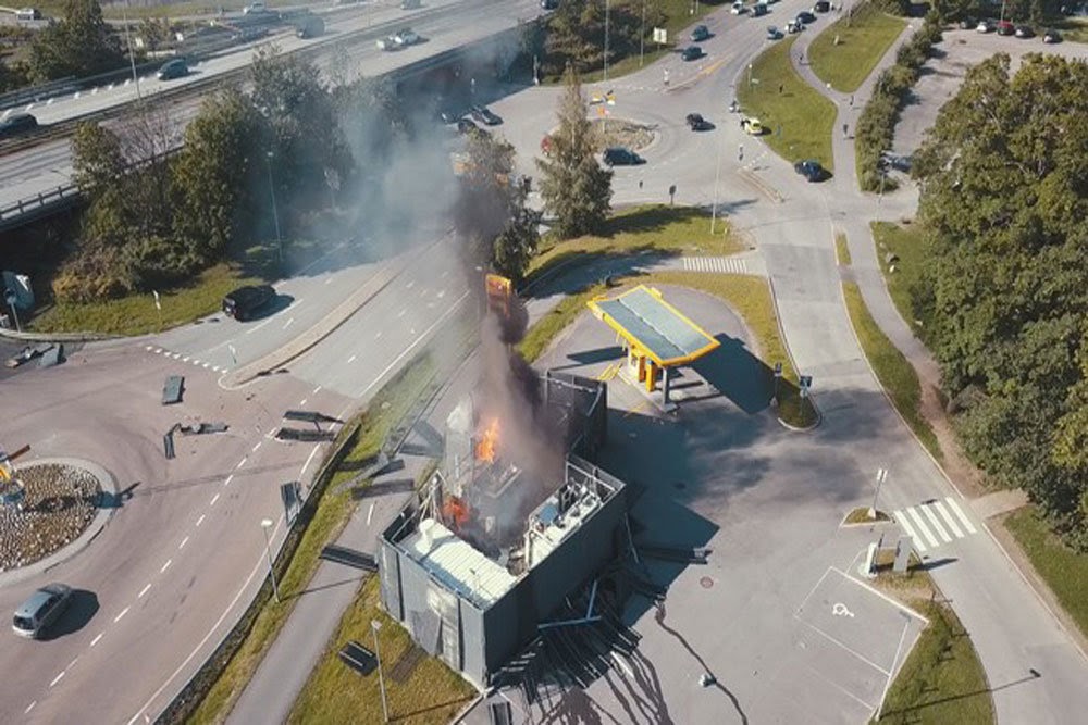 Последствия взрыва на водородной заправке в Норвегии