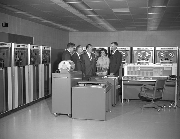Компьютер IBM 7090. Источник. 