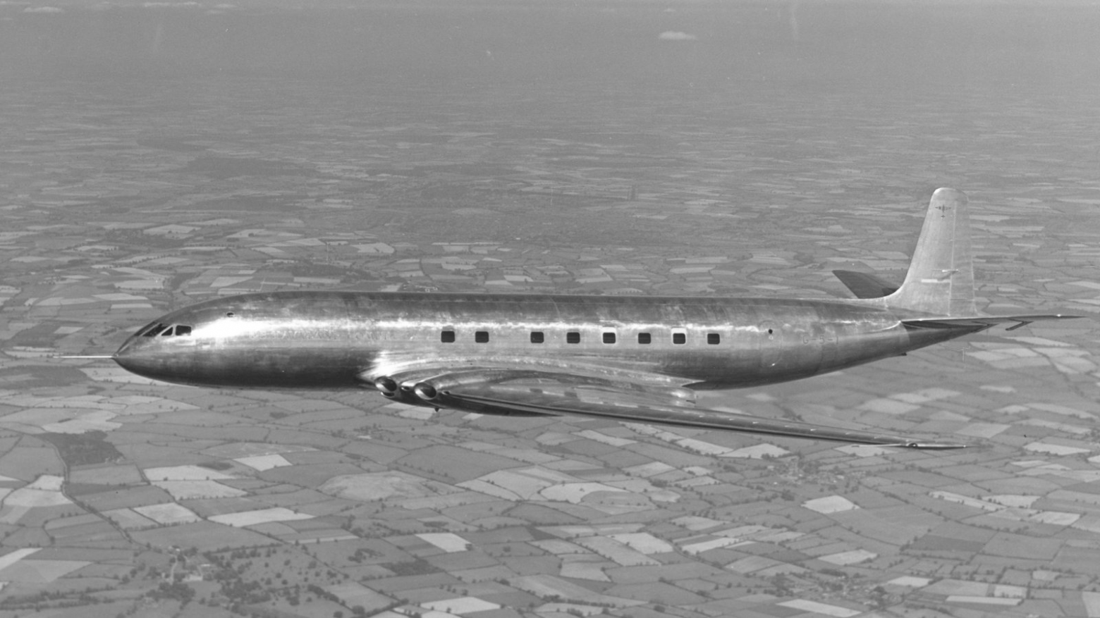 Одни из первых реактивных самолетов гражданской авиации de Havilland DH.106 Comet