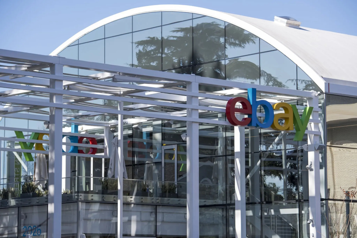 Штаб-квартира eBay в Сан-Хосе, Калифорния. Компания передала работу своей службы безопасности компании Progressive F.O.R.C.E. David Paul Morris/Bloomberg