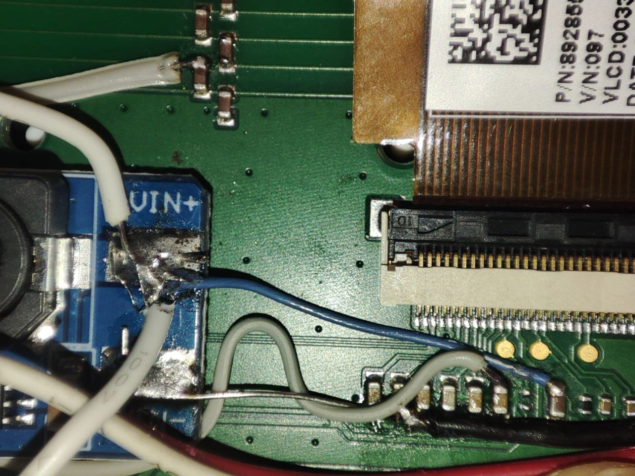 Подать 3.3в и землю от МК удобнее всего на площадки DC-DC стабилизатора