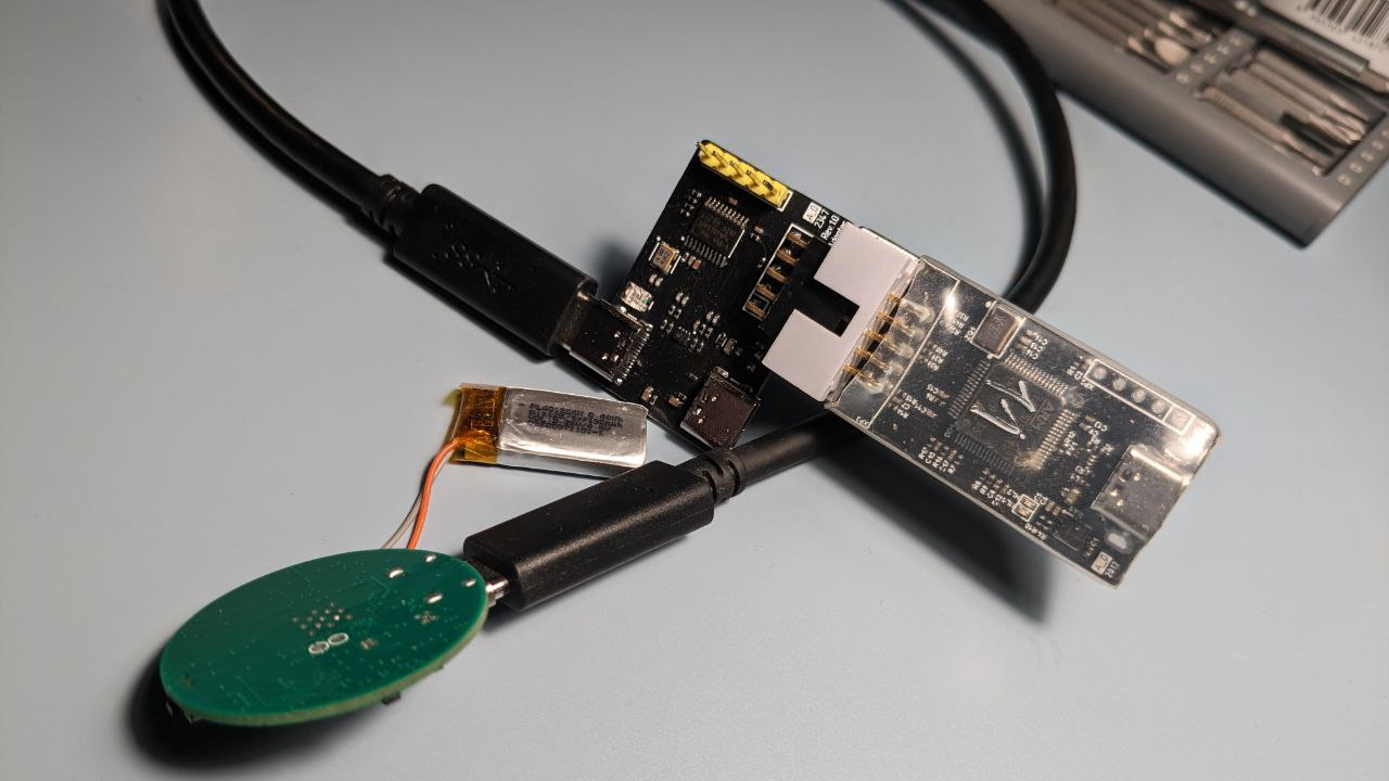 К адаптеру подключается напрямую J-Link, а также USB Type-C, data линии которого проброшены до целевого МК (можно проверять работу USB Device)