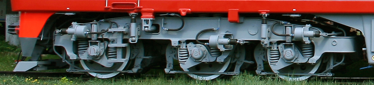 Тележка пассажирского тепловоза ТЭП70бс имеет индивидуальный привод тормозных колодок для каждого колеса.