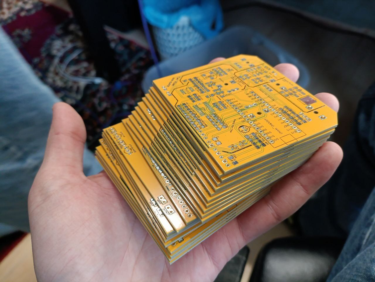 Фото печатных плат желтого цвета