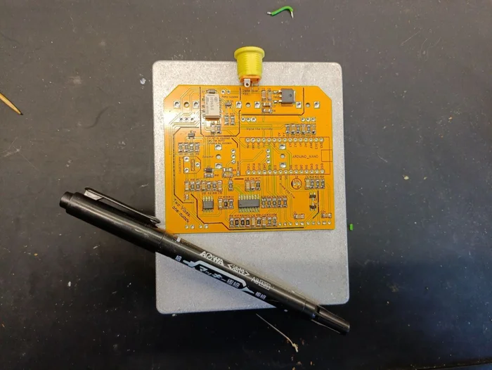 Разметка корпуса с помощью печатной платы.