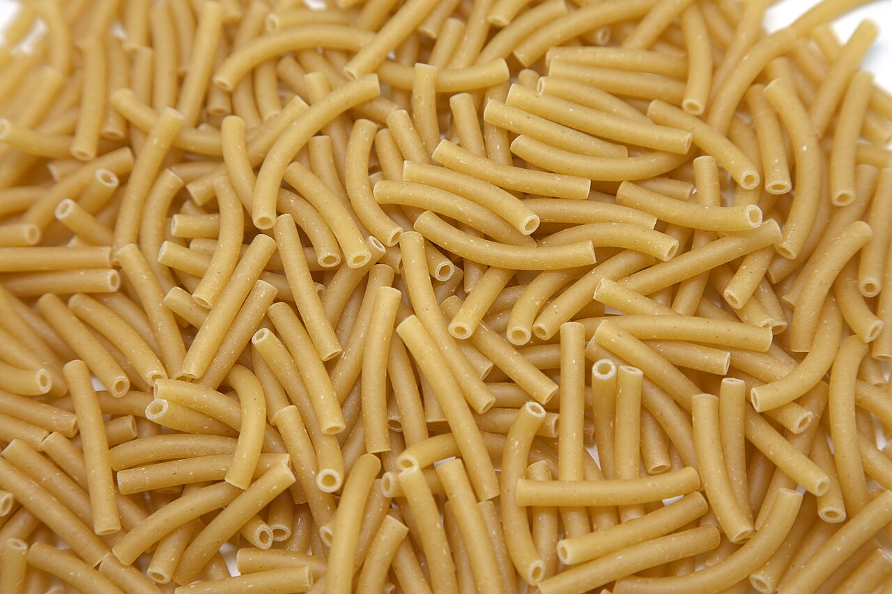 С середины ХХ века макаронами по умолчанию в СССР станут называть скорее такие изделия С середины ХХ века макаронами по умолчанию в СССР станут называть скорее такие изделия