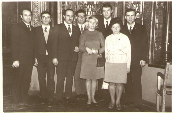НПО «Аврора», 1972 год. Анатолий Шалыто — третий справа (во втором ряду), Валерий Леонидович Артюхов — второй слева