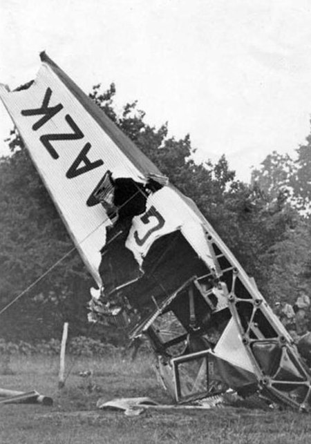 Левое крыло Junkers F 13 ge было обнаружено на расстоянии от остальных деталей