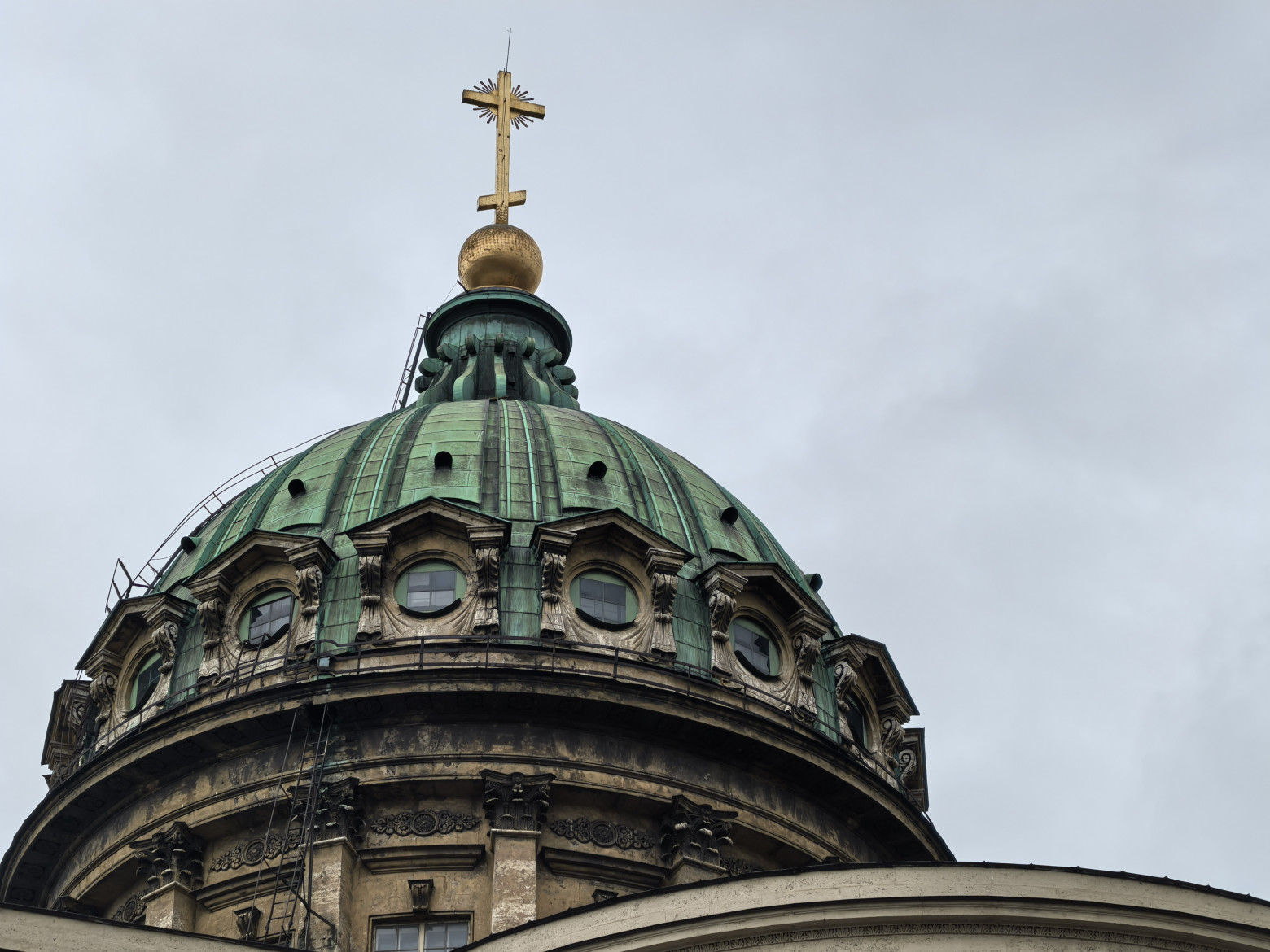 Кадр на телевик (приближение Х3.5), картинка чёткая и резкая по всему полю кадра