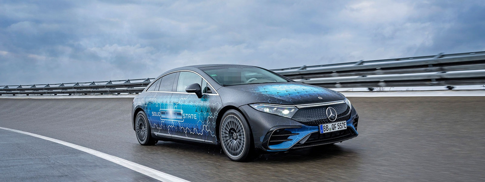 Электромобиль Mercedes c прототипом твердотельной батареи, способной обеспечить запас хода свыше 1000 километров. Источник Электромобиль Mercedes c прототипом твердотельной батареи, способной обеспечить запас хода свыше 1000 километров. Источник