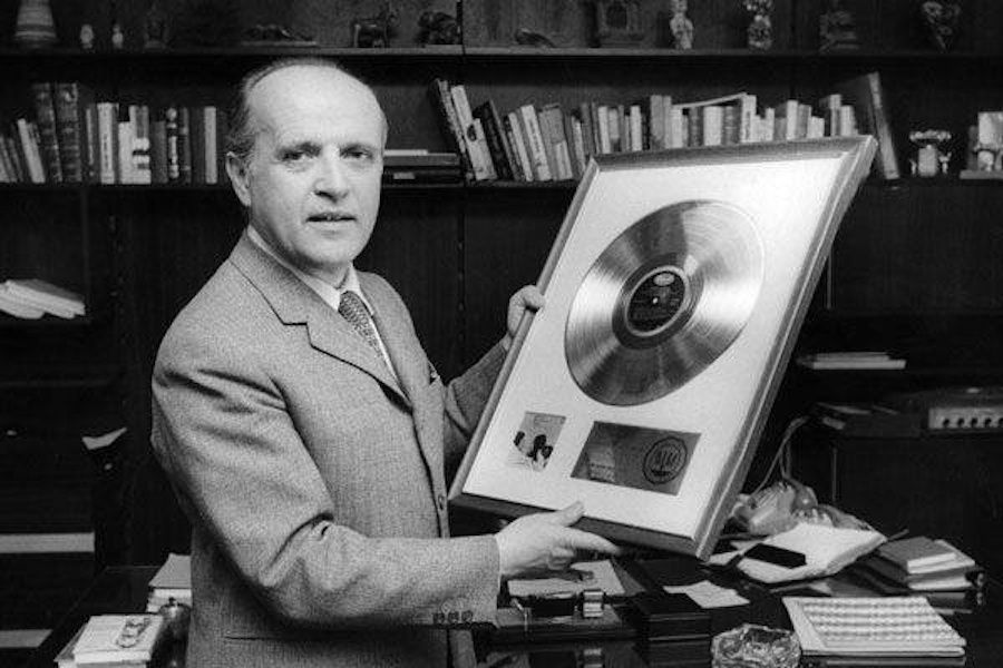 Музыка для советской песни про макароны взята у Нино Роты, крупного итальянского композитора, написавшего в том числе знаменитую тему для «Крёстного отца» и музыку ко многим фильмам Федерико Феллини Музыка для советской песни про макароны взята у Нино Роты, крупного итальянского композитора, написавшего в том числе знаменитую тему для «Крёстного отца» и музыку ко многим фильмам Федерико Феллини