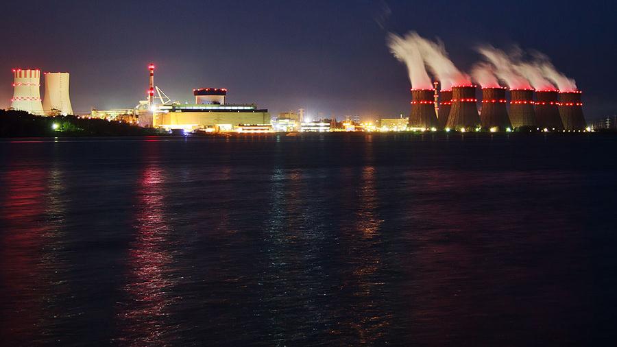 Нововоронежская АЭС - вид с пруда-охладителя ночью