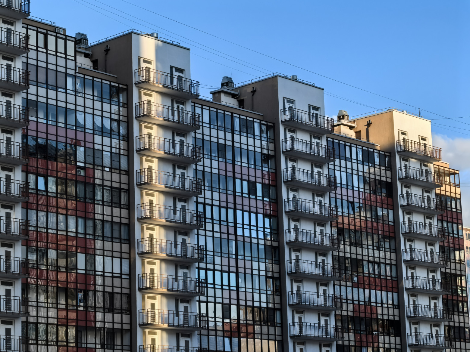 Телевик. Достаточно сложный по условиям съёмки кадр получает нормальный баланс белог