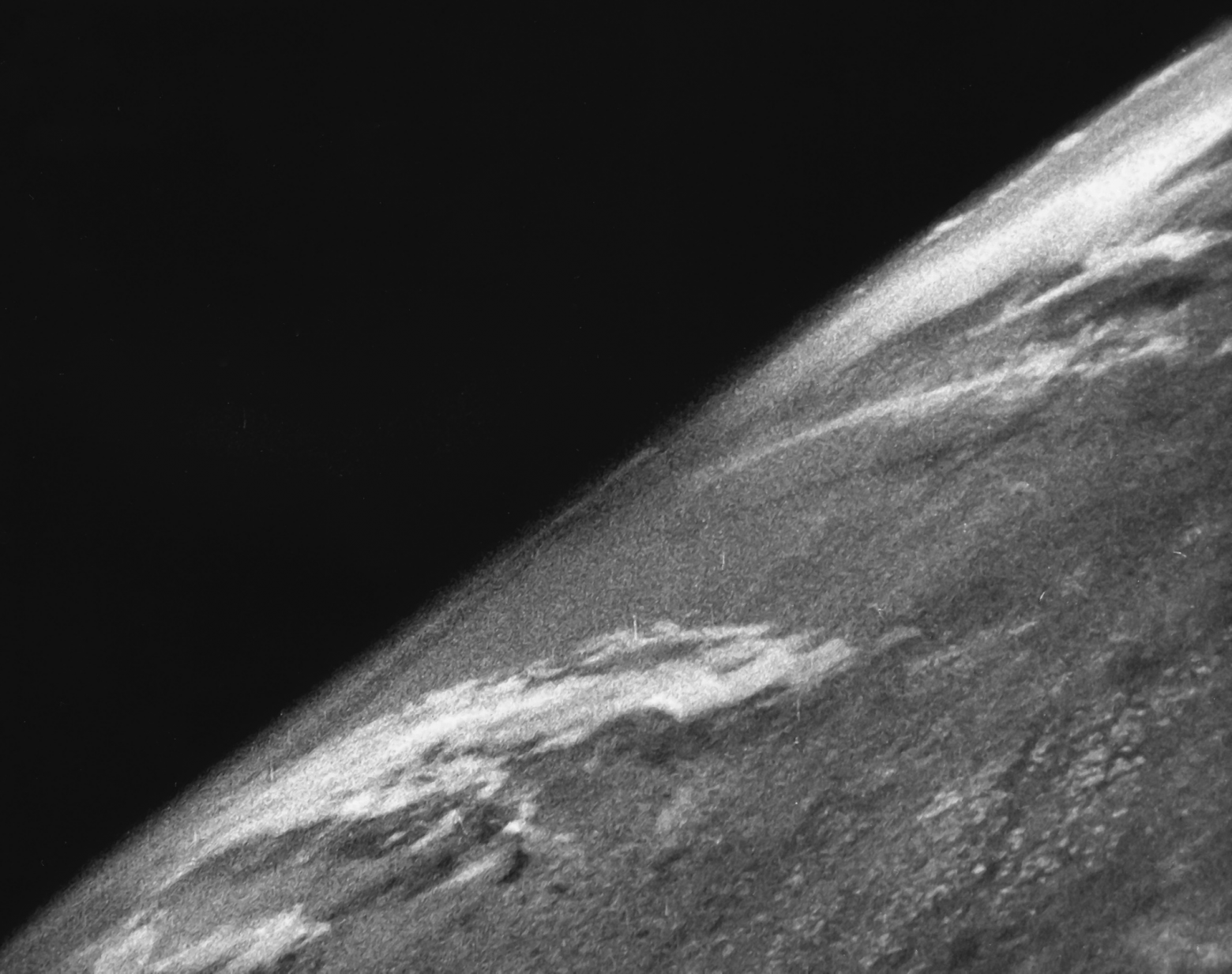 Кадр с пленки, датированный 24 октября 1946 года. Земля с высоты 106 км - первая фотография, сделанная из космоса