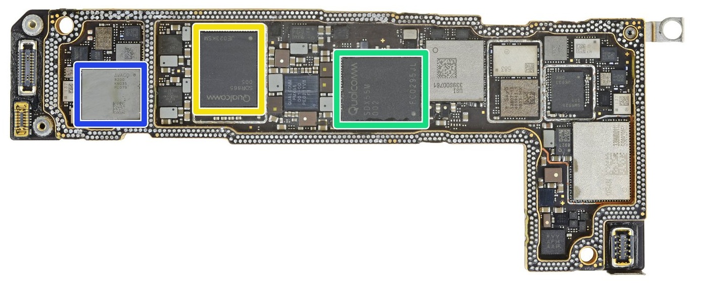Плата Apple iPhone 12, желтым выделен трансивер Qualcomm SDR865, зеленым - baseband-процессор Qualcomm X55M (источник фото - ifixit.com)