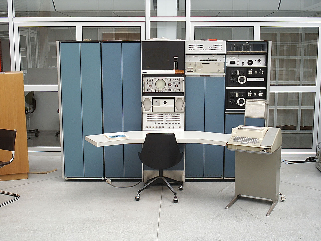 PDP-7 в Осло, Норвегия (источник: Wikipedia)